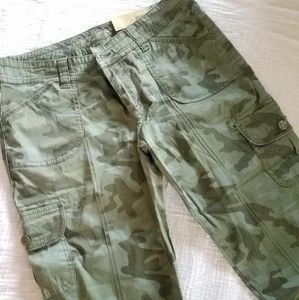 Camoflauge cargo capri pants